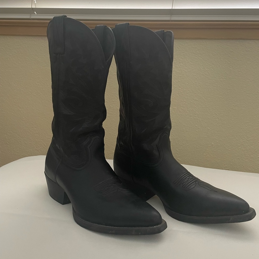 Twisted x cowboy boots.  Size is 9.5 D